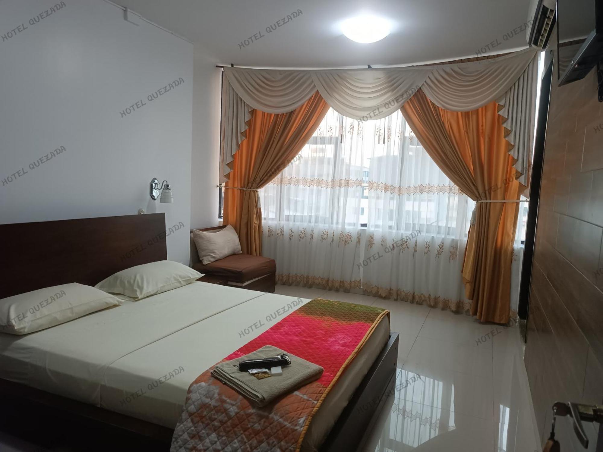Hotel Quezada Hermanos Santo Domingo de los Colorados Dış mekan fotoğraf